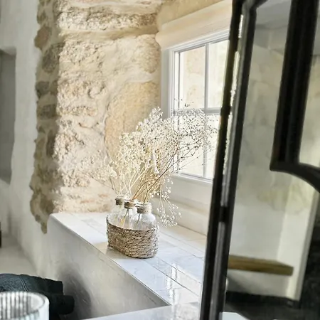 Manoir Medieval Art Deco - Logis Des 3 Artistes Holiday home Sevremont