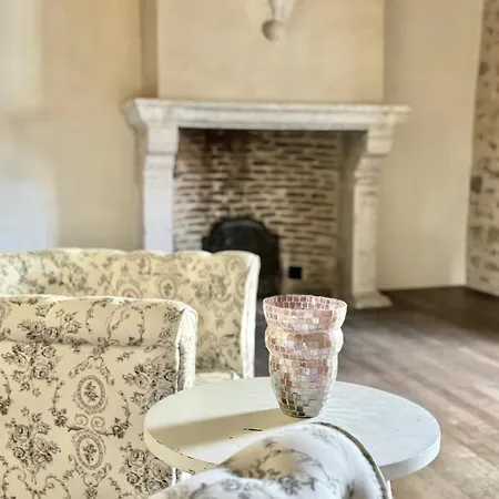 Manoir Medieval Art Deco - Logis Des 3 Artistes Hébergement de vacances *