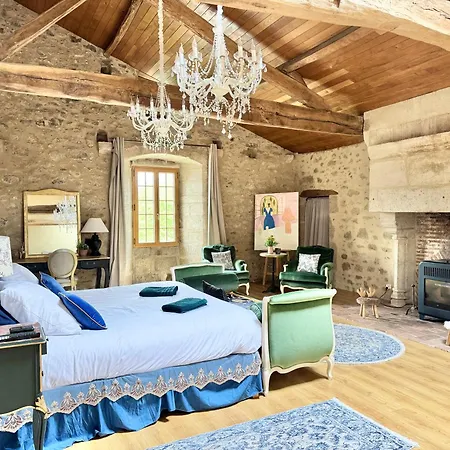 Manoir Medieval Art Deco - Logis Des 3 Artistes Hébergement de vacances