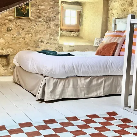 Semesterbostad Manoir Medieval Art Deco - Logis Des 3 Artistes *