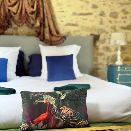 Дом отдыха Manoir Medieval Art Deco - Logis Des 3 Artistes Sevremont