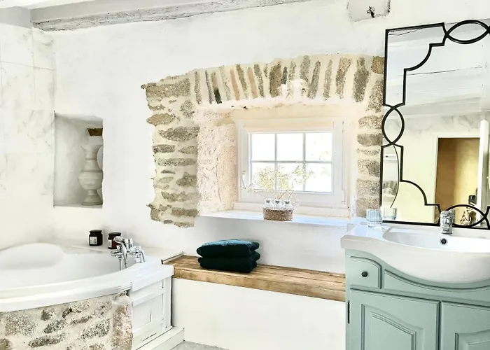 Manoir Medieval Art Deco - Logis Des 3 Artistes 펜션