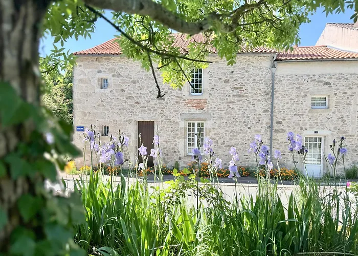 Manoir Medieval Art Deco - Logis Des 3 Artistes 펜션